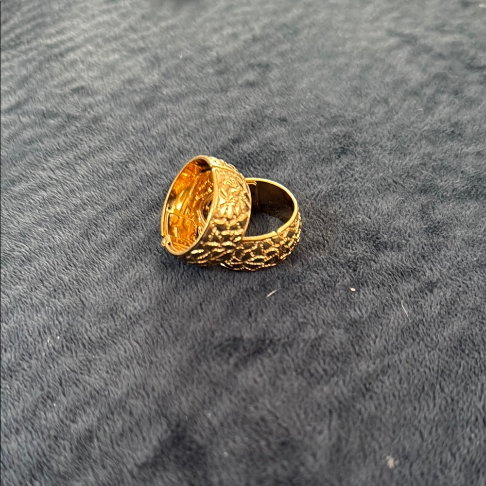 Elegant Gold Textured Women's Earrings